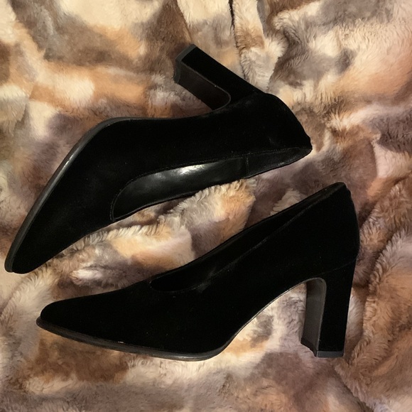 JONATHAN MARTIN Velvet Heels — 7 - Picture 6 of 14